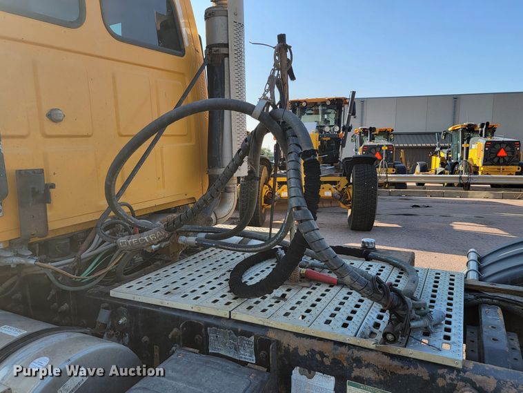 image for item JC9595 2001 Sterling LT4500  semi truck