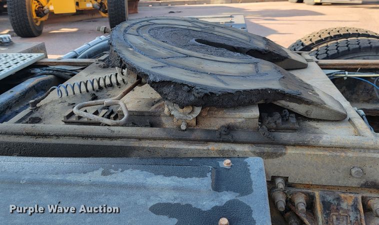 image for item JC9595 2001 Sterling LT4500  semi truck