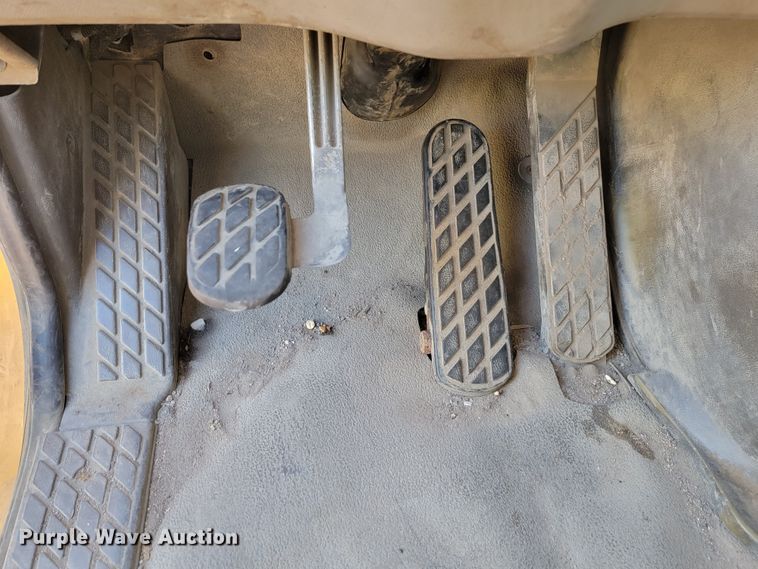 image for item JC9595 2001 Sterling LT4500  semi truck