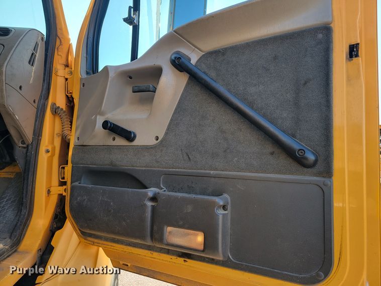 image for item JC9595 2001 Sterling LT4500  semi truck