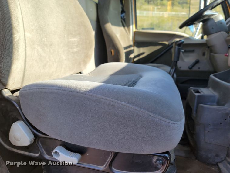 image for item JC9595 2001 Sterling LT4500  semi truck