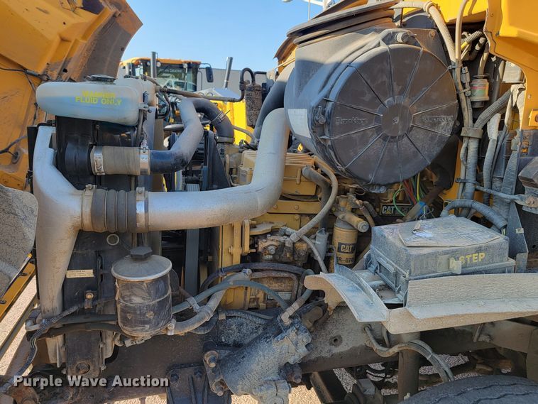 image for item JC9595 2001 Sterling LT4500  semi truck