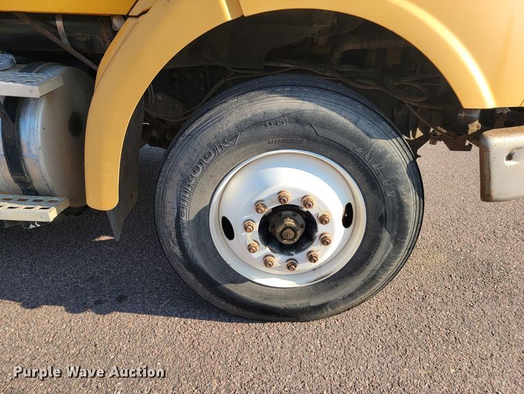 image for item JC9595 2001 Sterling LT4500  semi truck