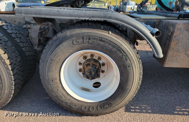 image for item JC9595 2001 Sterling LT4500  semi truck