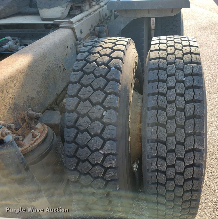 image for item JC9595 2001 Sterling LT4500  semi truck