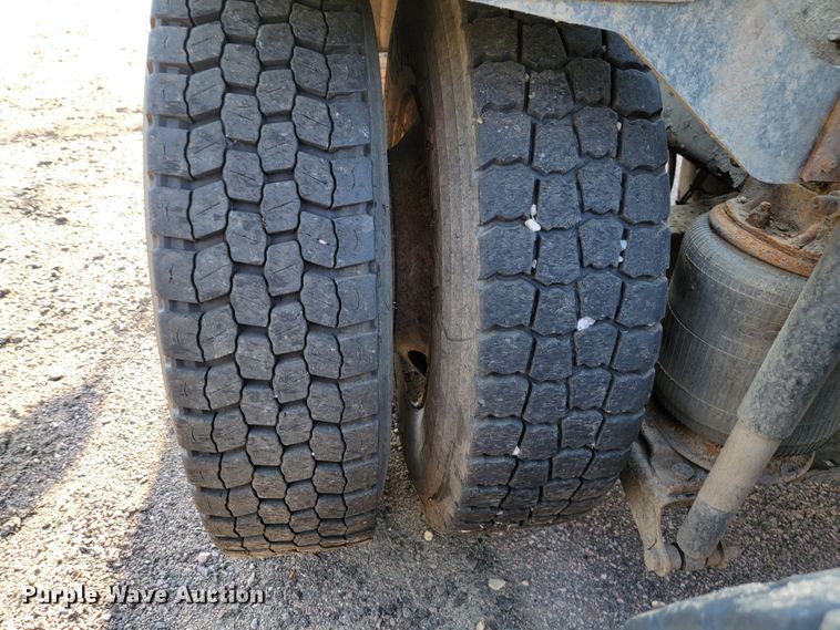 image for item JC9595 2001 Sterling LT4500  semi truck