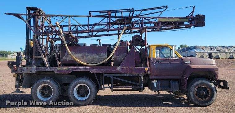 image for item JC9612 1984 Ford FT8000  drilling rig truck