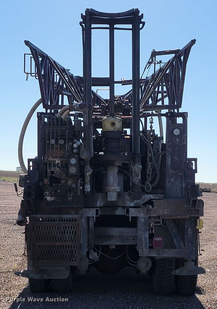 image for item JC9612 1984 Ford FT8000  drilling rig truck