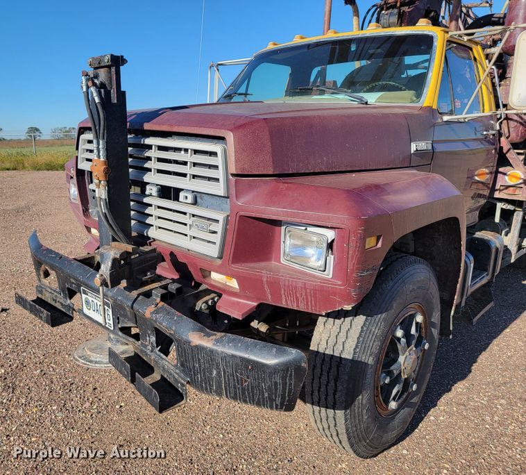 image for item JC9612 1984 Ford FT8000  drilling rig truck