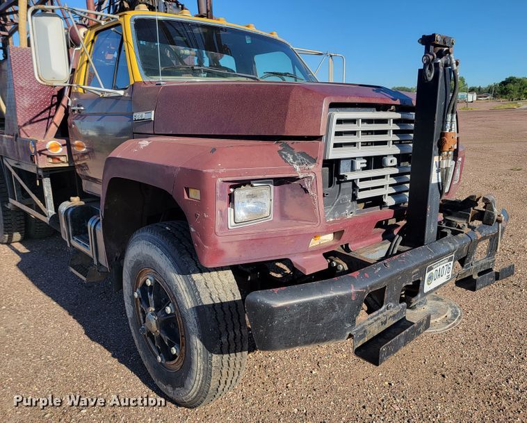image for item JC9612 1984 Ford FT8000  drilling rig truck