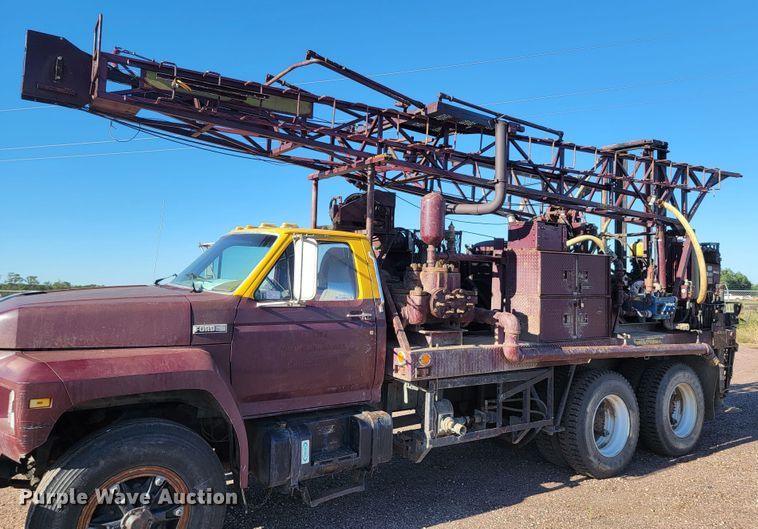 image for item JC9612 1984 Ford FT8000  drilling rig truck