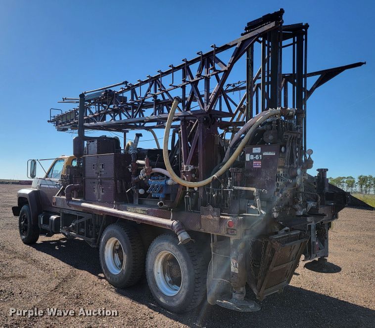 image for item JC9612 1984 Ford FT8000  drilling rig truck