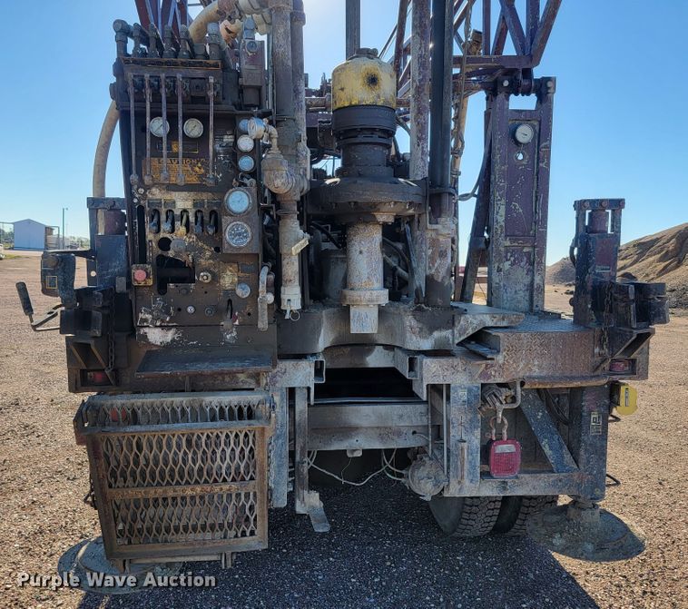 image for item JC9612 1984 Ford FT8000  drilling rig truck