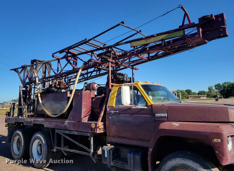 image for item JC9612 1984 Ford FT8000  drilling rig truck
