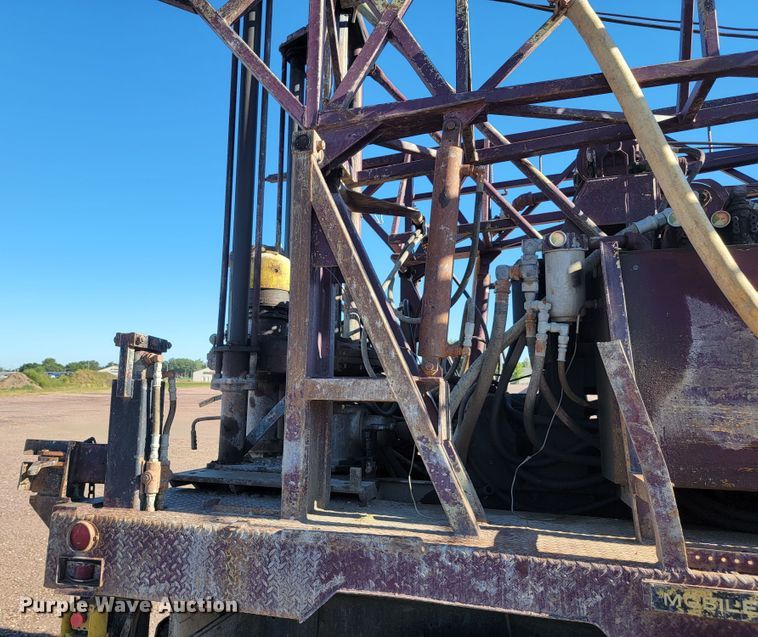 image for item JC9612 1984 Ford FT8000  drilling rig truck