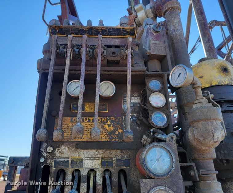 image for item JC9612 1984 Ford FT8000  drilling rig truck