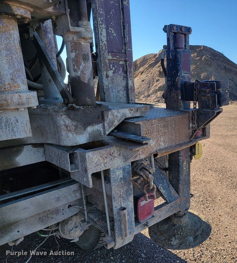 image for item JC9612 1984 Ford FT8000  drilling rig truck