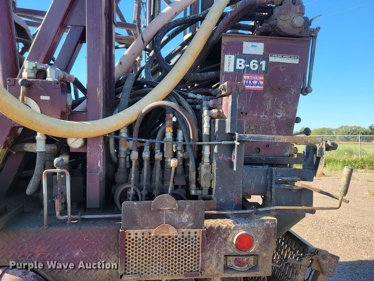 image for item JC9612 1984 Ford FT8000  drilling rig truck