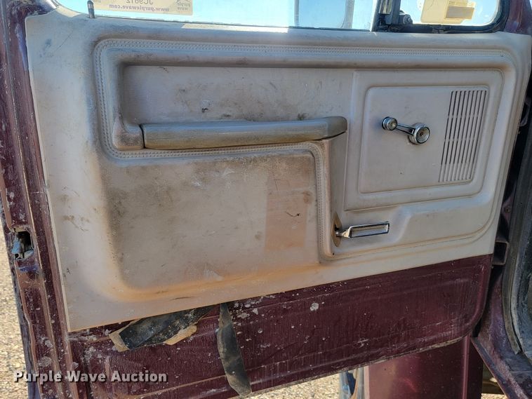 image for item JC9612 1984 Ford FT8000  drilling rig truck