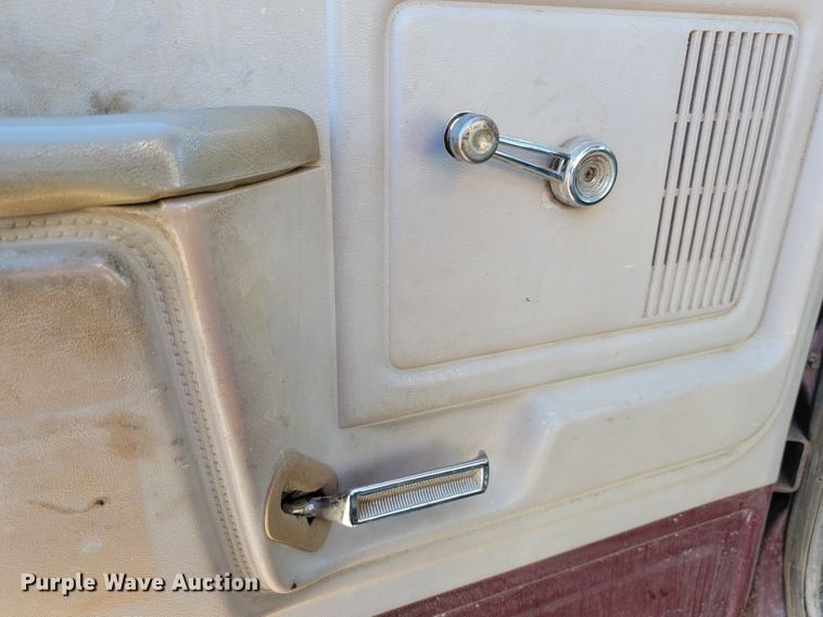 image for item JC9612 1984 Ford FT8000  drilling rig truck