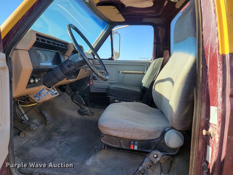 image for item JC9612 1984 Ford FT8000  drilling rig truck