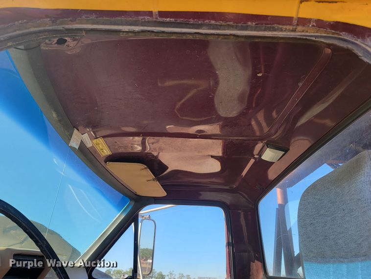 image for item JC9612 1984 Ford FT8000  drilling rig truck