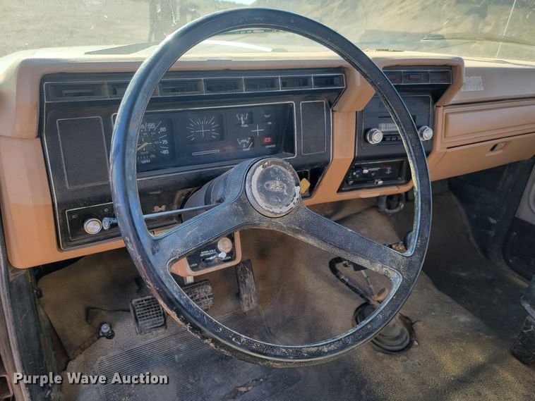 image for item JC9612 1984 Ford FT8000  drilling rig truck