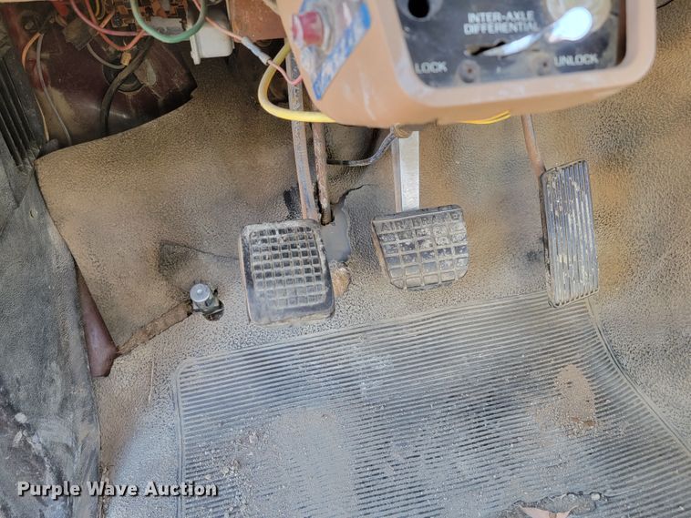 image for item JC9612 1984 Ford FT8000  drilling rig truck