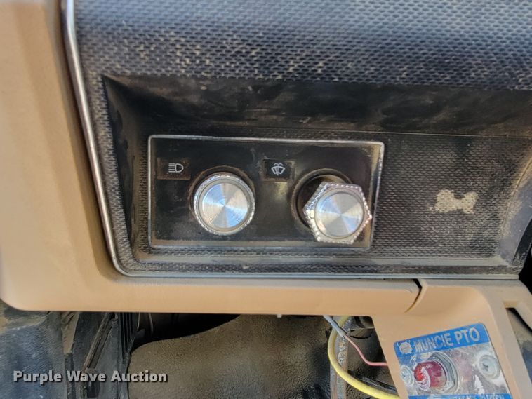 image for item JC9612 1984 Ford FT8000  drilling rig truck