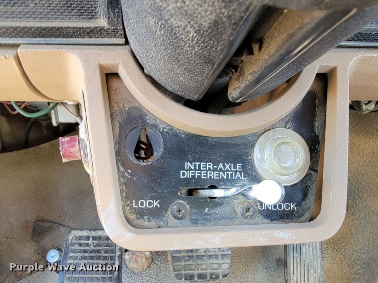 image for item JC9612 1984 Ford FT8000  drilling rig truck