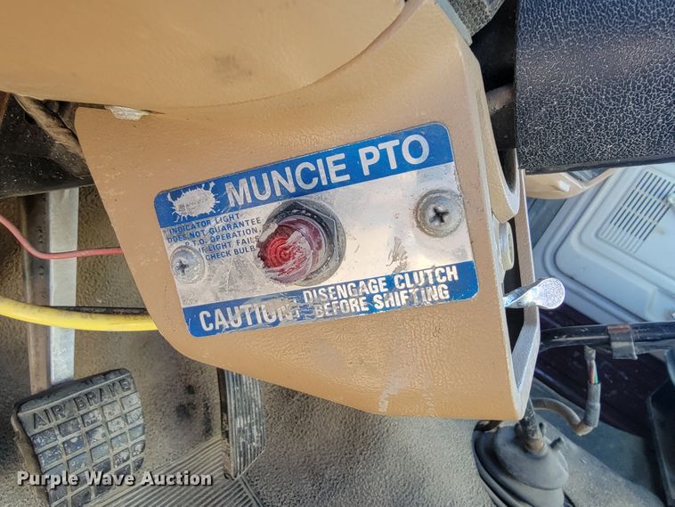 image for item JC9612 1984 Ford FT8000  drilling rig truck