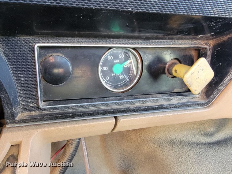 image for item JC9612 1984 Ford FT8000  drilling rig truck