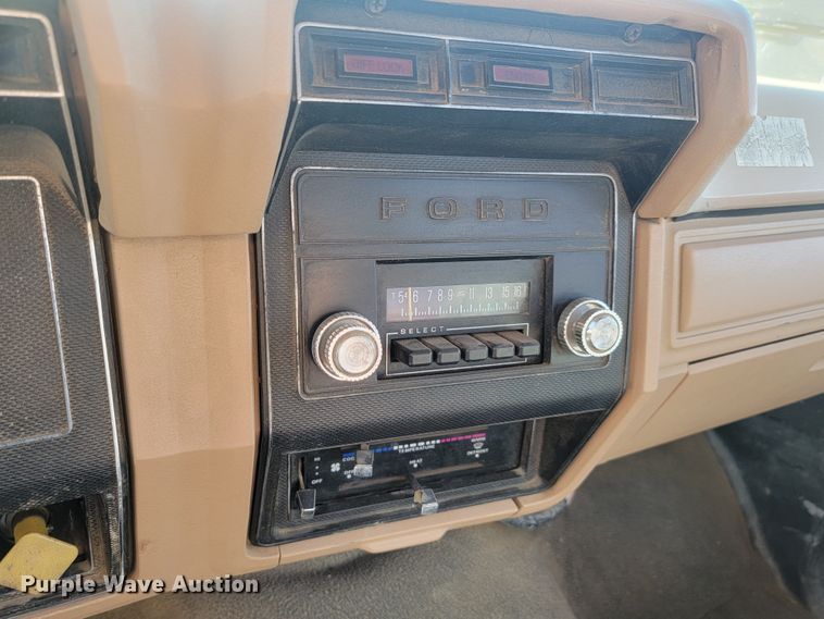 image for item JC9612 1984 Ford FT8000  drilling rig truck