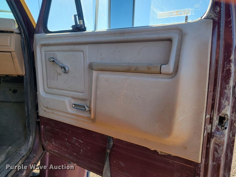 image for item JC9612 1984 Ford FT8000  drilling rig truck