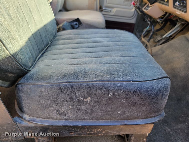 image for item JC9612 1984 Ford FT8000  drilling rig truck