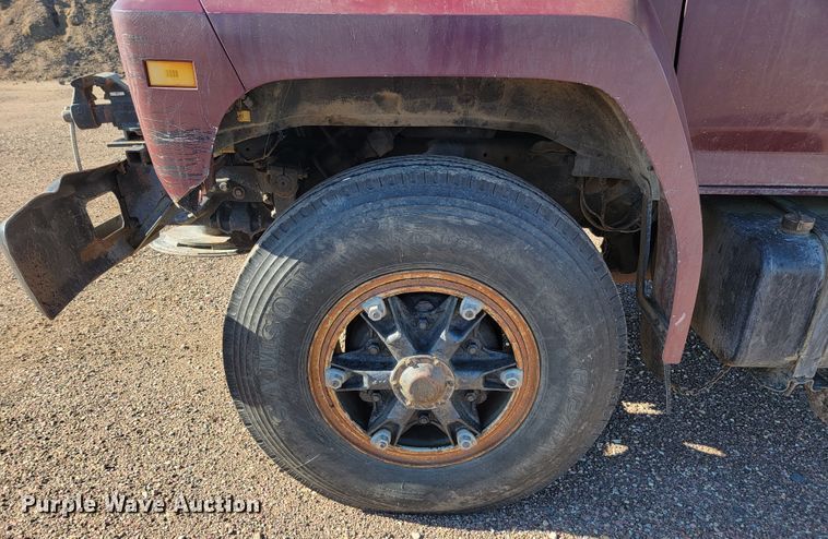 image for item JC9612 1984 Ford FT8000  drilling rig truck