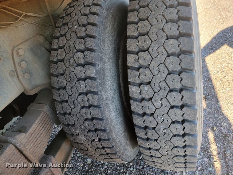 image for item JC9612 1984 Ford FT8000  drilling rig truck