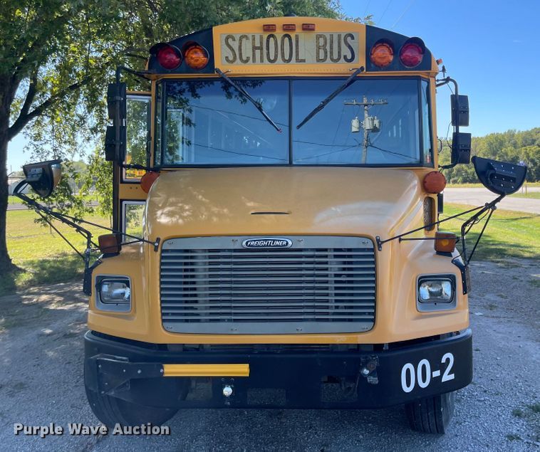 image for item JD9337 2000 Freightliner  school bus