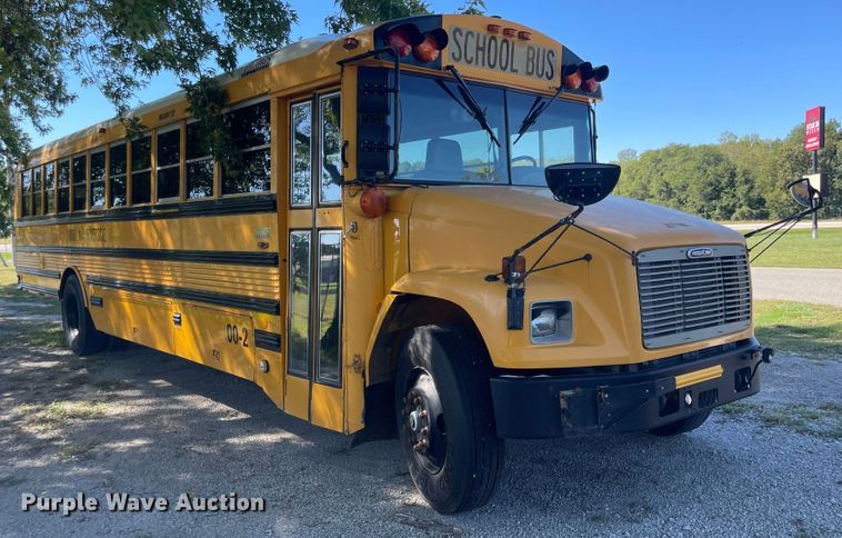 image for item JD9337 2000 Freightliner  school bus