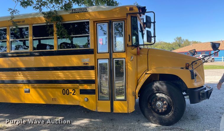 image for item JD9337 2000 Freightliner  school bus
