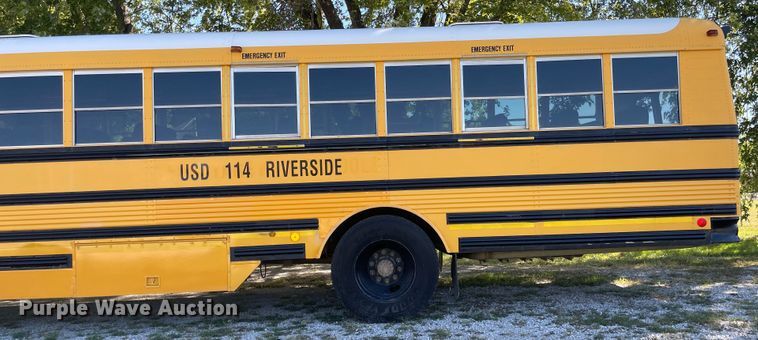 image for item JD9337 2000 Freightliner  school bus
