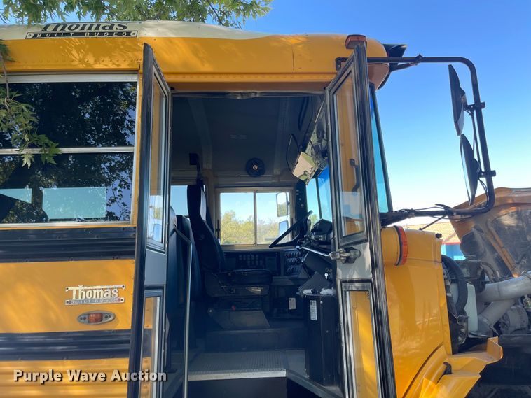 image for item JD9337 2000 Freightliner  school bus