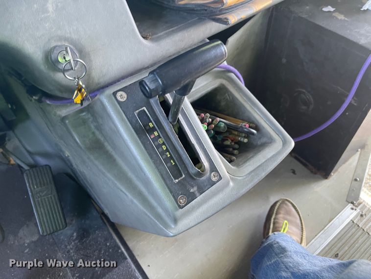 image for item JD9337 2000 Freightliner  school bus