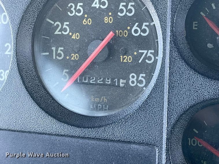 image for item JD9337 2000 Freightliner  school bus