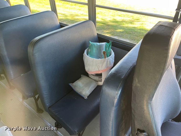 image for item JD9337 2000 Freightliner  school bus