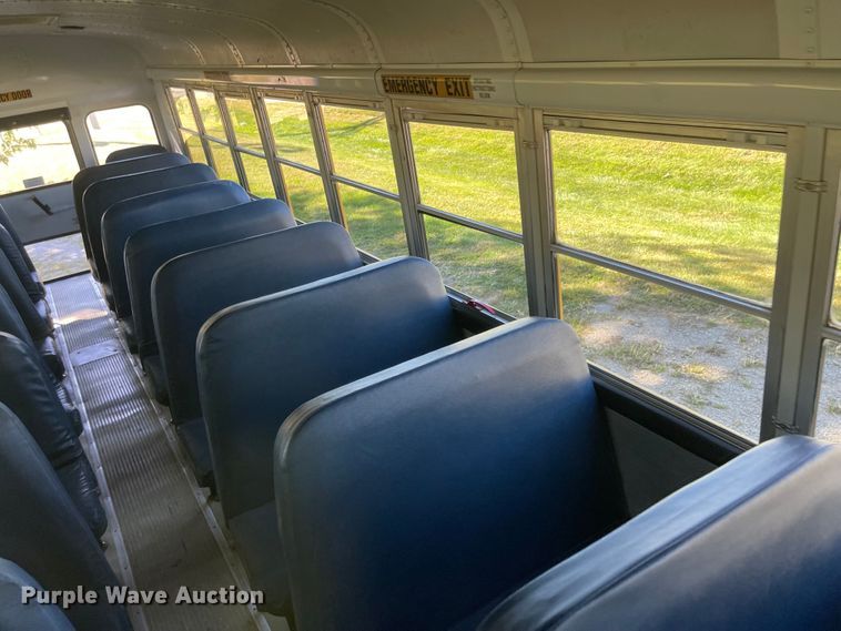 image for item JD9337 2000 Freightliner  school bus