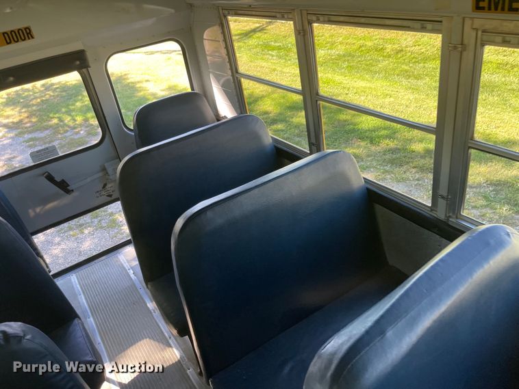 image for item JD9337 2000 Freightliner  school bus