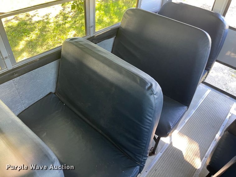 image for item JD9337 2000 Freightliner  school bus