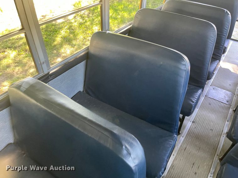 image for item JD9337 2000 Freightliner  school bus