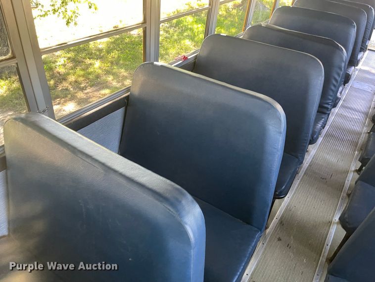 image for item JD9337 2000 Freightliner  school bus